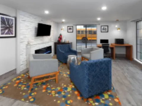 La Quinta Inn by Wyndham Champaign Hotels in Champaign