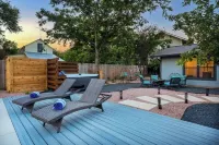 Das Weinhaus Pool & Hot Tub - Walk to Main St