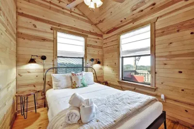 Rockyridge Cabin-hill Country Views-20 min to Fred Hotels near Enchanted Rock State Natural Area