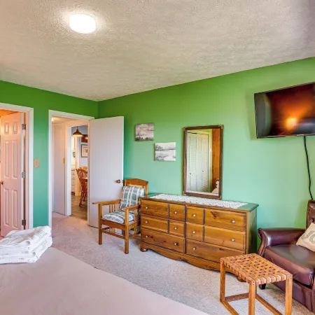 Hike, Ski and Fish! Sunset-View Condo in Beech Mtn