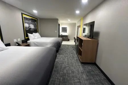 Super 8 by Wyndham Lubbock Airport Отели в г. Лаббок