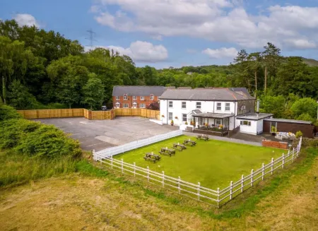 Entire Venue Hire with 8 Bedroom Accommodation - Your Own Pub Experience