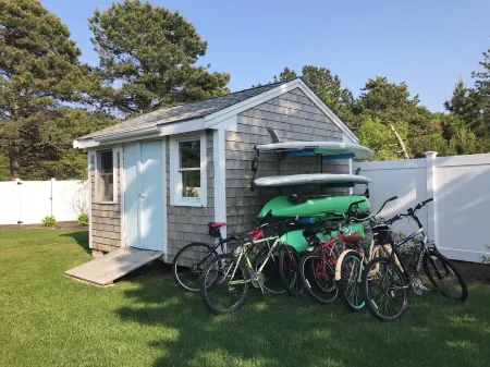 ★Waterfront & on Bike Path★ Firepit ★ Private beach★Bikes★Kayaks💥Sunsets