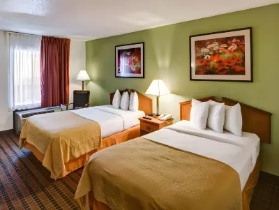 阿林頓高地-品質飯店 Tails 'N Trails Dog Park附近的飯店