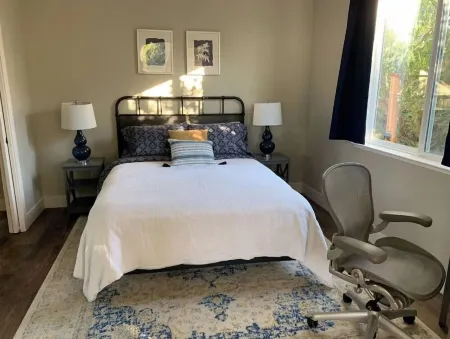 Stylish 1 Bedroom Farmhouse - Live/Work