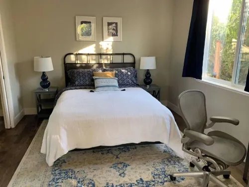 Stylish 1 Bedroom Farmhouse - Live/Work