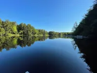 Big Pines Cabin: A Waterfront Retreat with Private Dock Hotels in Belgrade