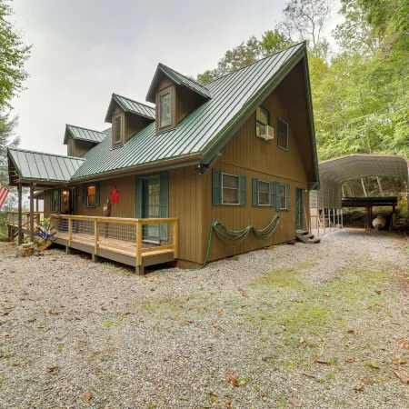 Robbinsville Vacation Rental w/ Covered Balcony