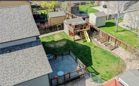 Entire house in a quiet neighbourhood