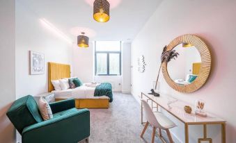 SnoozeDen Westmead – Windsor Castle & Legoland