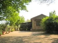 Tuscan Charm: Frassini Cottage Hotels in Chiusdino