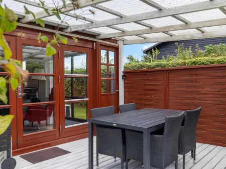 "Elline" - 200m from the sea Отели в г. Frorup