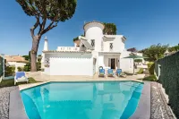 Residential Cul-De-Sac Walking Distance to Centre, Private Pool, Free AC & Wifi