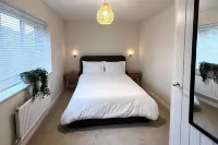 3-Bed House Sleeps 5 Free Parking