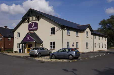 Premier Inn Aberdare Hotel Отели в г. Трехафод