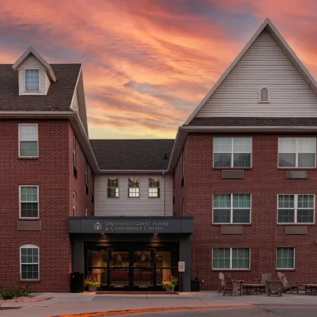 University Guest House & Conference Center Отели рядом с достопримечательностью «Сад Red Butte»