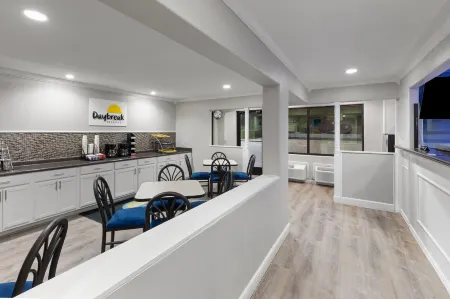 Days Inn by Wyndham Temple Отели рядом с достопримечательностью «Baylor Scott & White Medical Center — Temple»