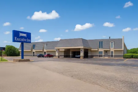 Executive Inn by Belvilla Owatonna Hwy 35 Отели в г. Стил
