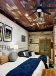 Cozy studio with queen pullout sofa on scenic working ranch in Fort Worth.