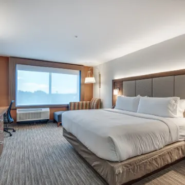 Holiday Inn Express & Suites DALLAS NORTH - ADDISON by IHG Hotels near Greenhill School Softball Field