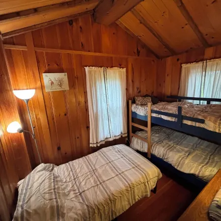 Charming Cabin 500 feet to beach