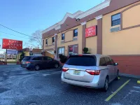 Red Carpet Inn Elmwood - Parking