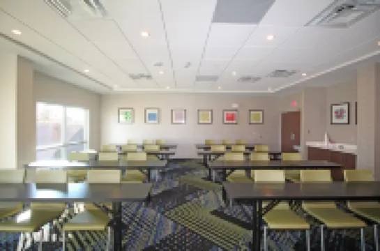 Holiday Inn Express & Suites OCALA by IHG オカラのホテル