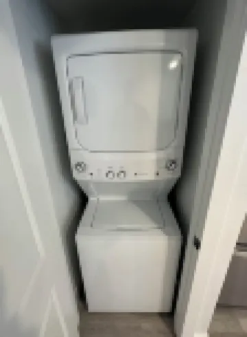 Modern 1 BR + Kitchen Comfort