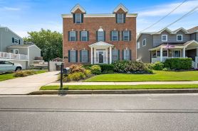 Pool - 7 Bedrooms - Close to beach