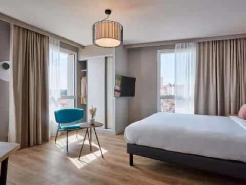 Aparthotel Adagio Toulouse Centre la Grave Hotels near EDF Bazacle Complex