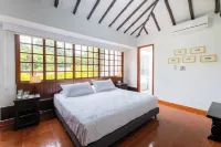 Hotel Chalet El Castillo by Majuva