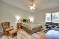 Pet-Friendly Lakeland Condo w/ Screened Porch! - Apartments