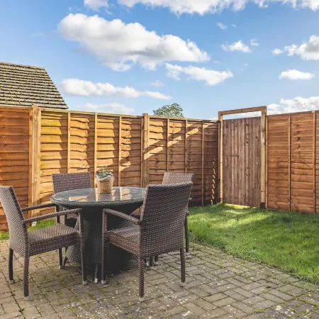 Host & Stay - Meadow Way