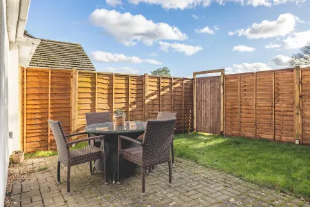 Host & Stay - Meadow Way Отели рядом с достопримечательностью «Библиотека РБУМ Мейденхед»