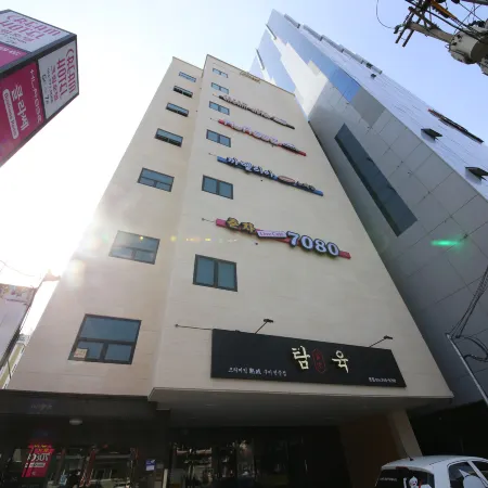 Gyeongju Cream Hotel Отели рядом с достопримечательностью «Храм Пэннюльса»