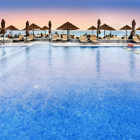 Braira Al Azizya Hotel & Resort Отели рядом с достопримечательностью «Пристань для яхт Сансет»
