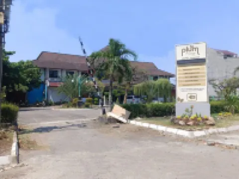 PLUM Prestige Hotel Juanda Hoteles en Gedangan