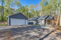 Lake Days, Links & Trails! Danbury Cottage - Wifi