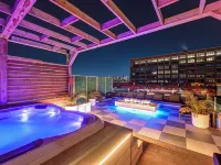 CLUBHAUS Hotel Hotels near Des Rapides Park