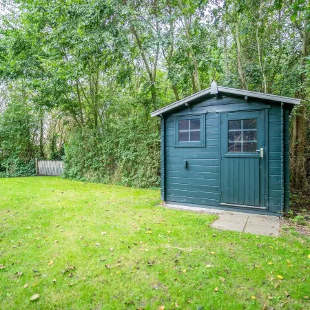 Tastefully and Modernly Furnished 5-person Bungalow