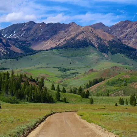 Warm Springs Retreat - Prime Location Near Downtown & Ski Lifts