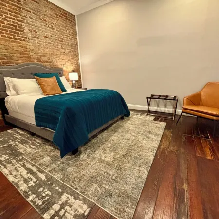 Loft the Heart of Downtown — Steps Away from Pickett, Una, Dining, Shops