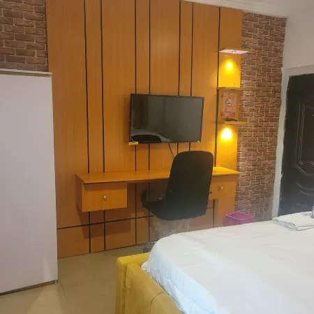 Canada World Hotel
