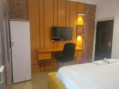 Canada World Hotel