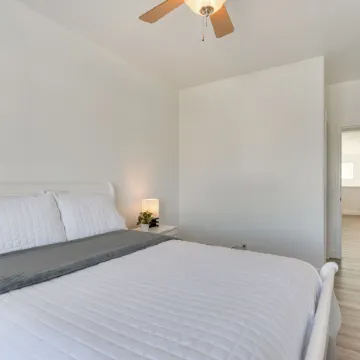 4 Mi to Dtwn Merced: Spacious Home w/ Yard!