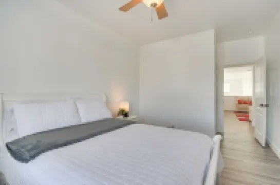 4 Mi to Dtwn Merced: Spacious Home w/ Yard!