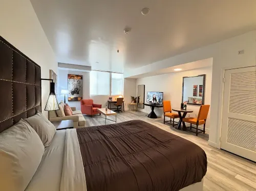 Melrose Rooftop Boutique Residences - Homestays