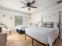 6Br! Sleeps 15+ Htd Pool, Putting Green, Theater, Game Rm, 5 mi to Beaches, Ami Hotels in West Bradenton