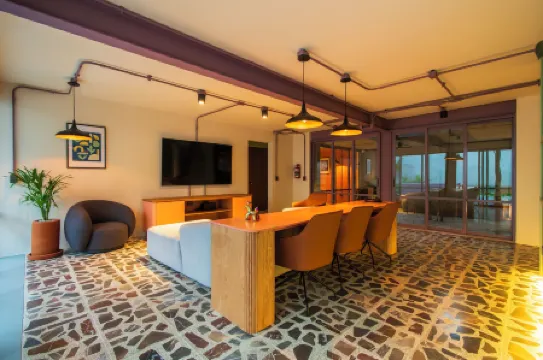 Nico Hotel & Residences