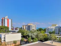 Stylish 1-Bed Darwin City Stay with Balcony Views